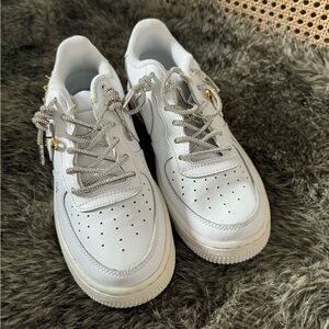 Sneakers never worn. Embellished.